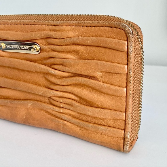 Michael Kors Ruched Leather Wallet - Picture 4 of 11